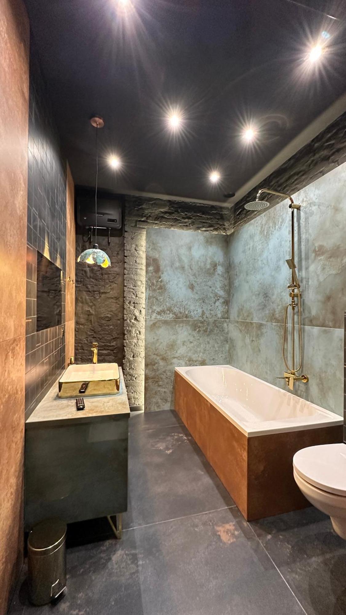 Darkhouse Caesar Apartment